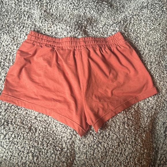 Vuori Halo Performance Shorts - Picture 3 of 7